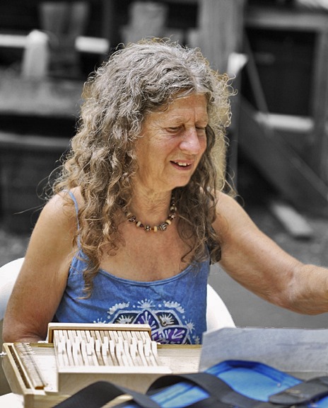 Cynthia%20with%20dulcimer-72.jpg
